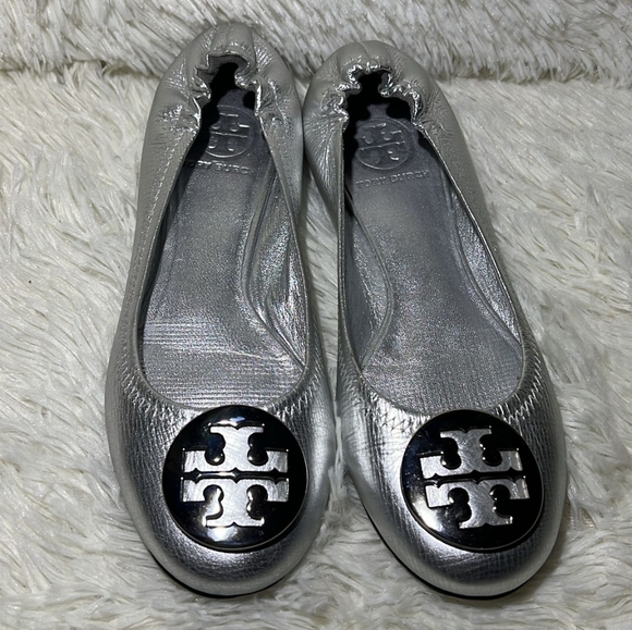 Tory Burch Shoes - Tory Burch Women's Reva Ballerina Flat Size 7M Silver Metallic